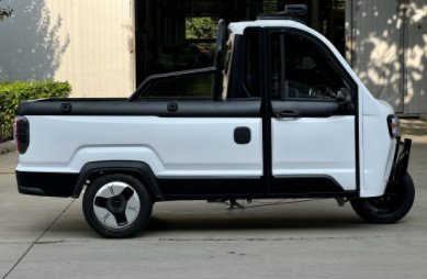 Wei Ka 300 Three Wheeled Electric Pickup Trucks Can Carry One Ton